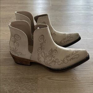 ROPER womens Ava Lace Ankle Boots off white